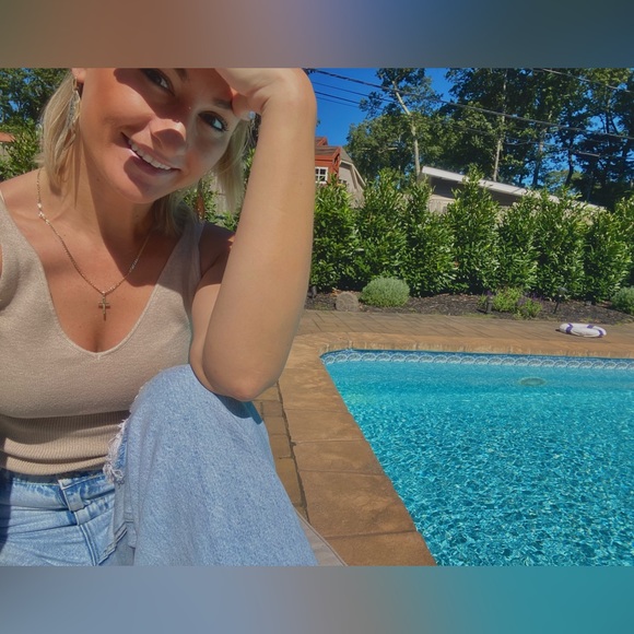 Like and share to be notified when I go live ❤️ - Picture 3 of 3